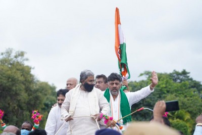 Mekedatu Padayatra: FIR lodged against Shivakumar, Siddaramaiah Mekedatu Padayatra: FIR lodged against Shivakumar, Siddaramaiah