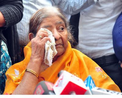 SC to hear Zakia's plea against SIT clean chit to Modi on Apr 13 SC to hear Zakia's plea against SIT clean chit to Modi on Apr 13