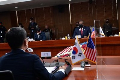 S.Korean, US defence chiefs reaffirm denuclearization S.Korean, US defence chiefs reaffirm denuclearization