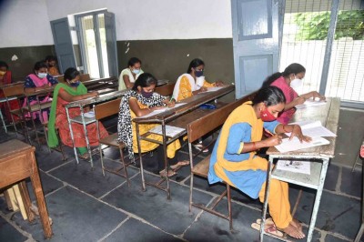Students in MP can take exams despite non-payment of fees Students in MP can take exams despite non-payment of fees