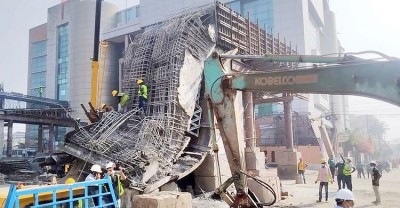 4 injured in Dhaka launching girder collapse 4 injured in Dhaka launching girder collapse
