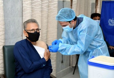 Pakistani President, wife receive Covid vaccine jabs Pakistani President, wife receive Covid vaccine jabs