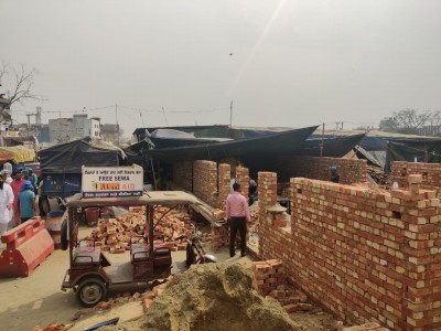 Brick by brick, farmers to now build houses at Singhu border Brick by brick, farmers to now build houses at Singhu border