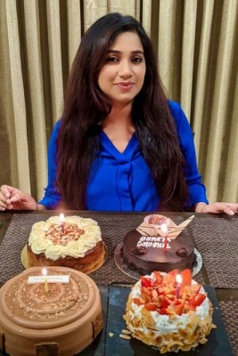 Shreya Ghoshal says her birthday this year is a 'special one', thanks fans Shreya Ghoshal says her birthday this year is a 'special one', thanks fans