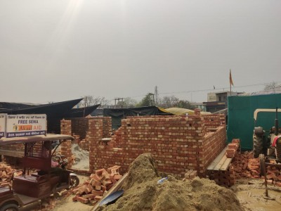 Police stops construction of houses at Singhu border Police stops construction of houses at Singhu border