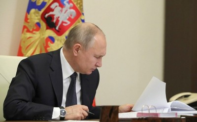 Putin receives Covid-19 vaccination Putin receives Covid-19 vaccination