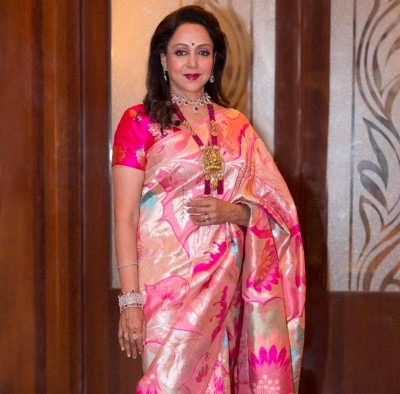 Hema Malini sings Shri Krishna bhajans for Holi Hema Malini sings Shri Krishna bhajans for Holi