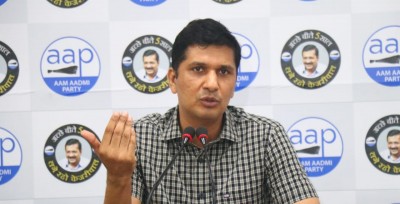 Temple trip, patriotism and slogans: AAP seeks to appropriate BJP's 'Hindutva' card Temple trip, patriotism and slogans: AAP seeks to appropriate BJP's 'Hindutva' card