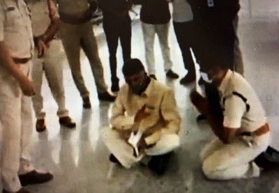 High drama at Tirupati airport as Naidu stages sit-in High drama at Tirupati airport as Naidu stages sit-in