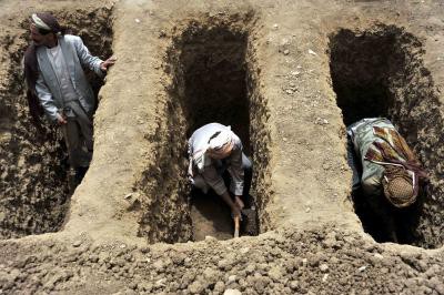 43 dead migrants buried in Yemen mass grave 43 dead migrants buried in Yemen mass grave