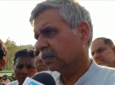 Cong dissenters take a hard stance as party goes soft Cong dissenters take a hard stance as party goes soft