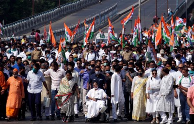 Mamata projected corrupt leaders in Trinamool: Opinion poll Mamata projected corrupt leaders in Trinamool: Opinion poll