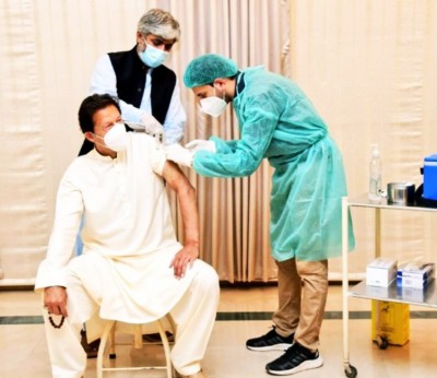 Pak PM Imran Khan isolates after testing Covid positive Pak PM Imran Khan isolates after testing Covid positive