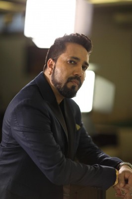 Mika Singh responds to casting Sunny Leone lookalike in new video Mika Singh responds to casting Sunny Leone lookalike in new video
