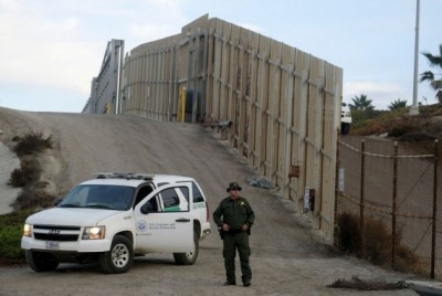 US orders agency to shelter detained migrant kids US orders agency to shelter detained migrant kids