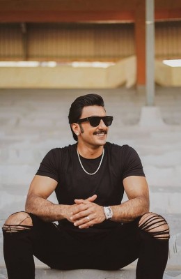 Ranveer Singh spreads black magic with new photo-ops Ranveer Singh spreads black magic with new photo-ops