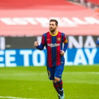 Messi scores twice as Barca move within 4 of Atletico