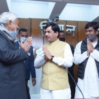 Nitish Kumar requests media to forgive Sahani