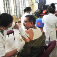 Gujarat sees daily Covid tally cross 700