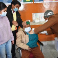 India's oldest voter gets Covid vax