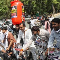 Fuel price hike: Youth Cong workers protest in Delhi
