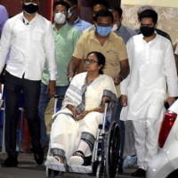 Mamata to hit campaign trail on wheelchair from Monday
