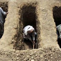 43 dead migrants buried in Yemen mass grave