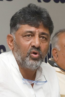 Keen to avoid repeat of fiasco, Cong moves DK Shivakumar to Goa Keen to avoid repeat of fiasco, Cong moves DK Shivakumar to Goa