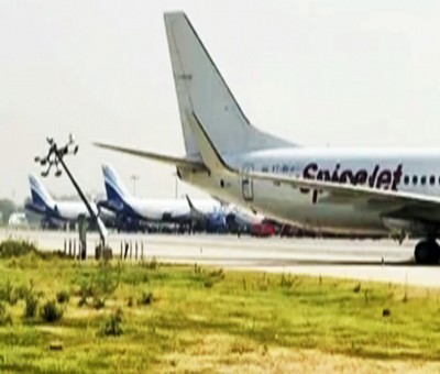 On-ground SpiceJet aircraft hits pole at IGI airport On-ground SpiceJet aircraft hits pole at IGI airport