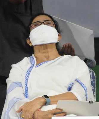 Battle for UP: Mamata shown black flags in Varanasi