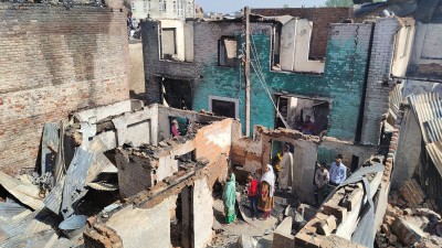 Fire destroys 22 houses in Srinagar Fire destroys 22 houses in Srinagar