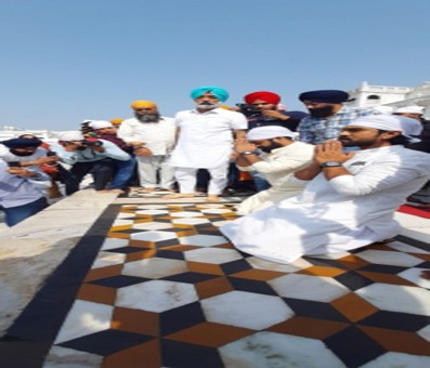 'RRR' team visits Golden Temple in Amritsar to seek blessings