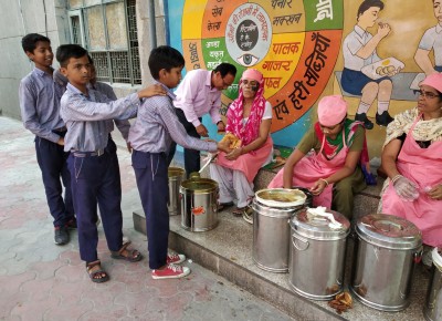 Mid-day meals resume after two yrs, 3.22 lakh R'sthan students get cooked food