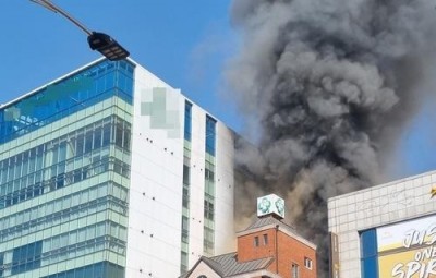 Fire erupts in S.Korean maternity hospital Fire erupts in S.Korean maternity hospital