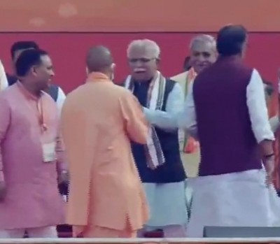 Khattar attends swearing-in ceremony of Adityanath Khattar attends swearing-in ceremony of Adityanath