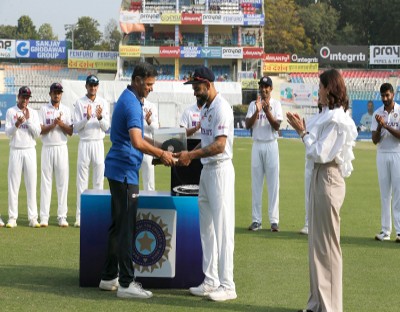 1st Test: Dravid leads felicitation of Kohli on reaching 100-Test landmark 1st Test: Dravid leads felicitation of Kohli on reaching 100-Test landmark