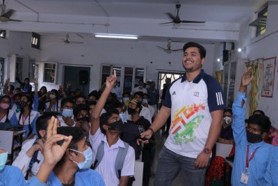 'Meet the Champions': Paralympics silver medallist Yogesh visits Patna's girls' school on International Women's Day 'Meet the Champions': Paralympics silver medallist Yogesh visits Patna's girls' school on International Women's Day