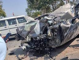 6 killed, 4 injured in road mishap in UP's Etawah 6 killed, 4 injured in road mishap in UP's Etawah
