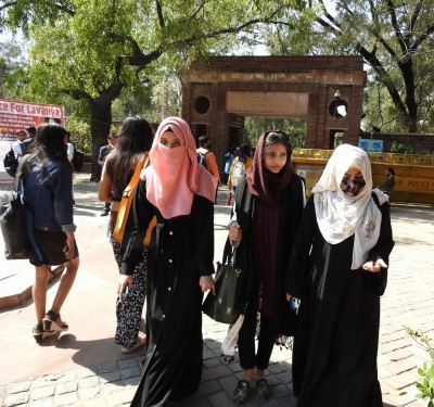 Hijab ban: Muslim women denounce K'taka HC verdict Hijab ban: Muslim women denounce K'taka HC verdict