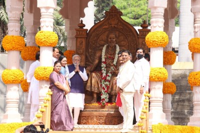 PM Modi inaugurates Pune Metro, takes a ride with students PM Modi inaugurates Pune Metro, takes a ride with students