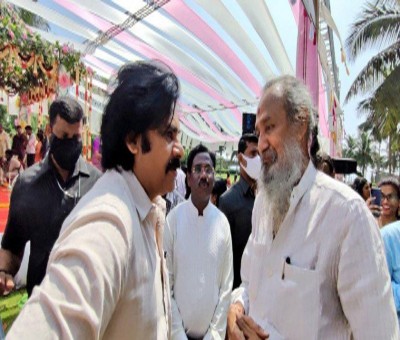 Pawan meets up with art director Thota Tharani on sets of 'Hari Hara Veera Mallu' Pawan meets up with art director Thota Tharani on sets of 'Hari Hara Veera Mallu'