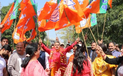 K'taka BJP prepares for cabinet expansion, party leaders rushing to Delhi K'taka BJP prepares for cabinet expansion, party leaders rushing to Delhi