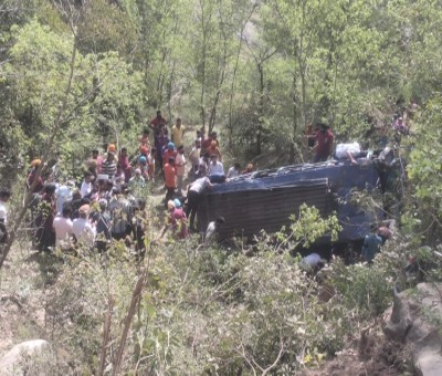 One killed, 56 injured in road accident in J&K's Rajouri One killed, 56 injured in road accident in J&K's Rajouri