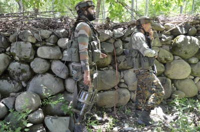 Militants fire at policeman in Srinagar Militants fire at policeman in Srinagar
