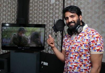 Santhanam begins dubbing for 'Gulu Gulu'