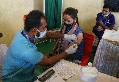 India crosses milestone as daily Covid cases fall below 4k India crosses milestone as daily Covid cases fall below 4k