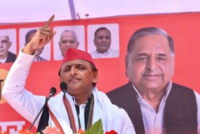 Battle for UP: Akhilesh alleges malpractices before counting