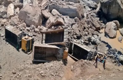 K'taka White Stone Hill collapses during mining, several Bengal labourers feared trapped K'taka White Stone Hill collapses during mining, several Bengal labourers feared trapped