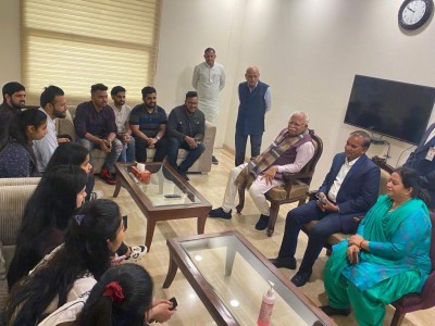 Haryana CM meets students evacuated from Ukraine Haryana CM meets students evacuated from Ukraine