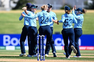 Women's World Cup: Dean, Knight lead England to 4-wicket win over India Women's World Cup: Dean, Knight lead England to 4-wicket win over India